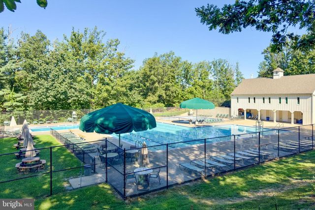 10582 REEDS LANDING CIR, Burke, VA 22015