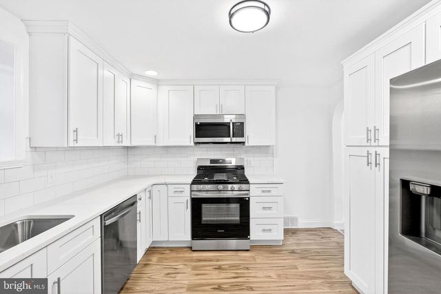 4004 OAK ST, Wilmington, DE 19808