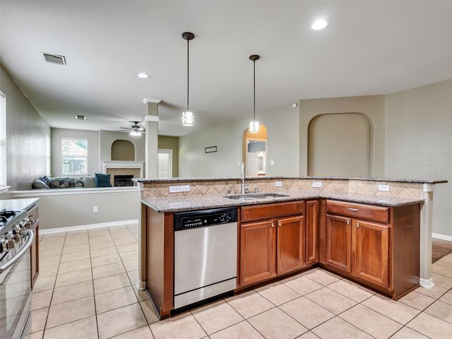 307 Autumn Creek Lane, Richmond, TX 77406
