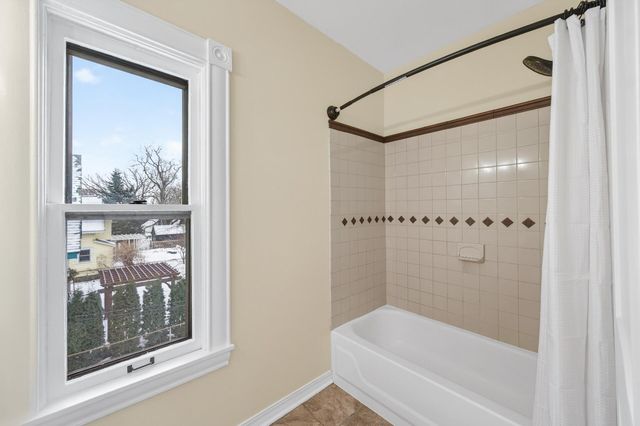 2302 Brewster Street, Saint Paul, MN 55108