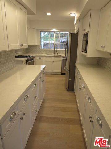 18232 ROSITA Street, Tarzana (los Angeles), CA 91356