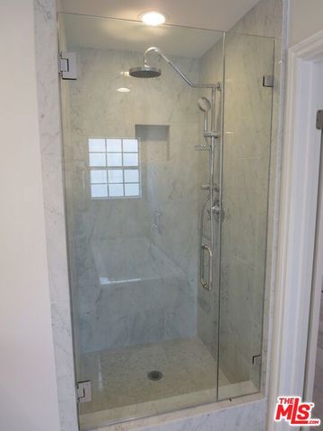 18232 ROSITA Street, Tarzana (los Angeles), CA 91356