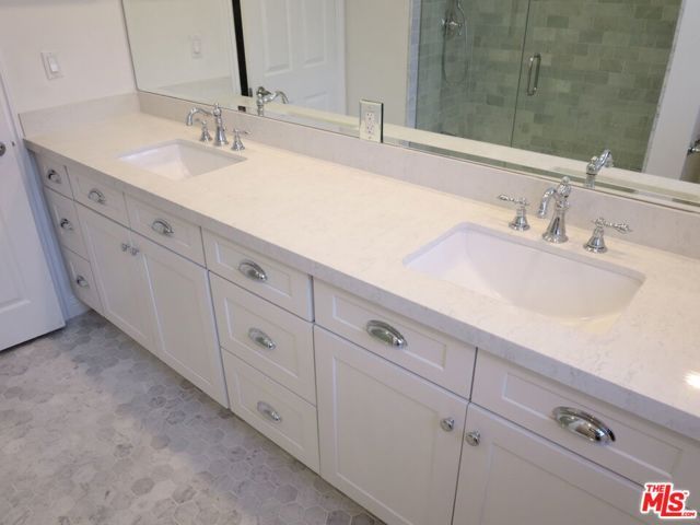 18232 ROSITA Street, Tarzana (los Angeles), CA 91356
