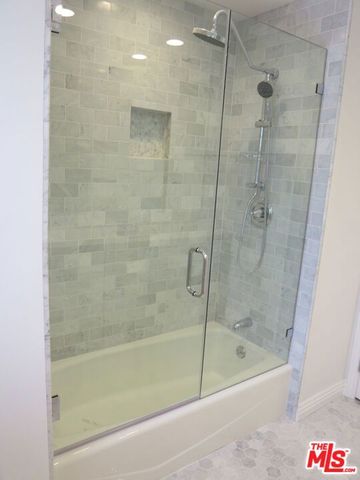 18232 ROSITA Street, Tarzana (los Angeles), CA 91356