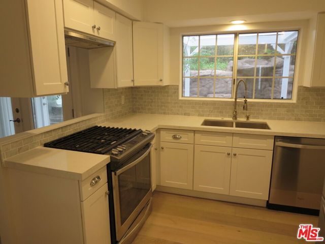 18232 ROSITA Street, Tarzana (los Angeles), CA 91356