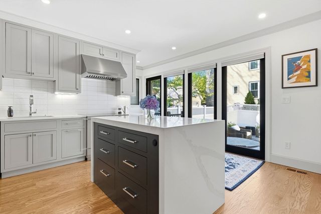 8 Stetson St, Brookline, MA 02446