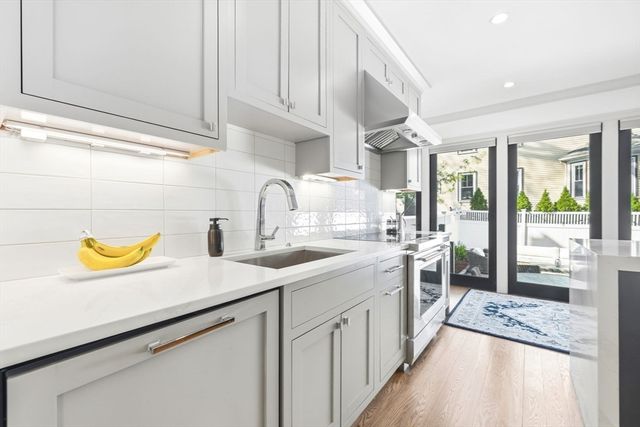 8 Stetson St, Brookline, MA 02446