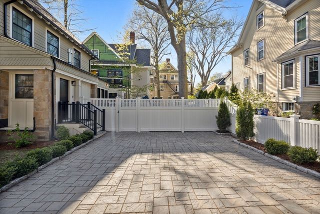 8 Stetson St, Brookline, MA 02446
