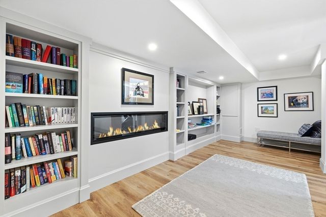 8 Stetson St, Brookline, MA 02446