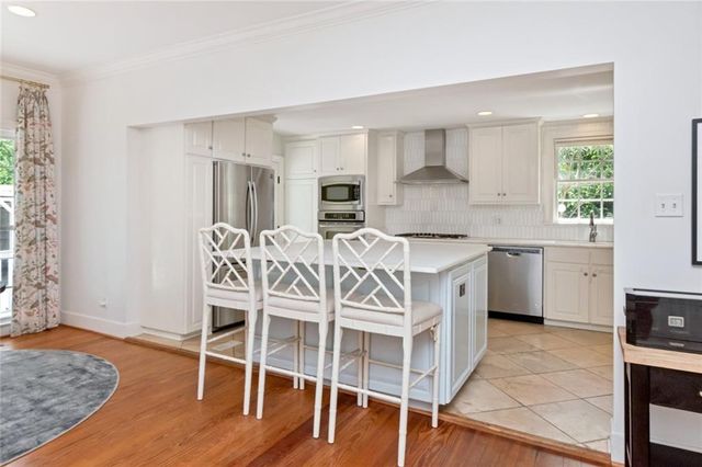 2009 Old Shell Road, Mobile, AL 36607