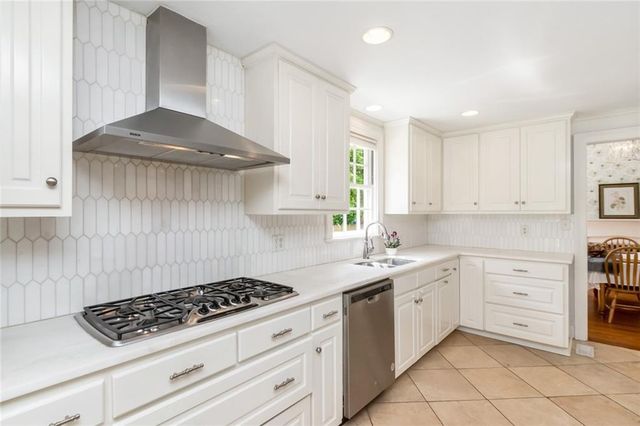 2009 Old Shell Road, Mobile, AL 36607