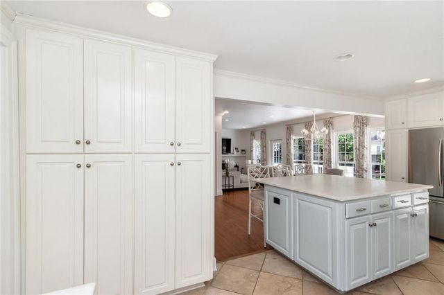 2009 Old Shell Road, Mobile, AL 36607