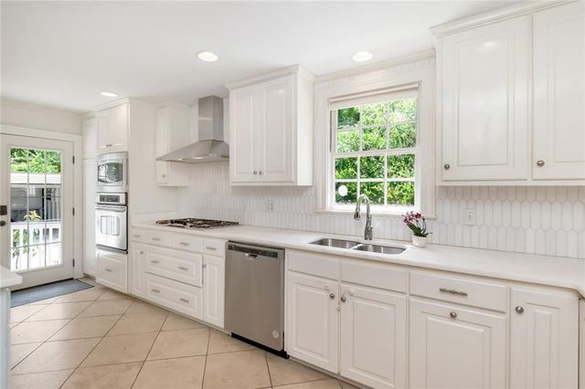 2009 Old Shell Road, Mobile, AL 36607