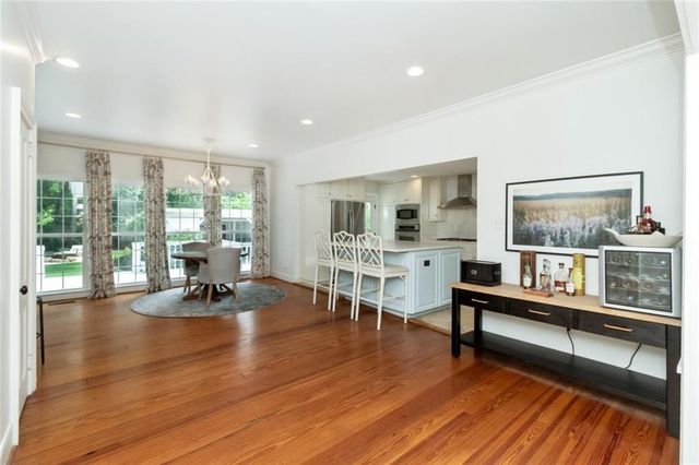 2009 Old Shell Road, Mobile, AL 36607