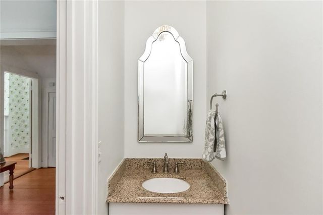 2009 Old Shell Road, Mobile, AL 36607