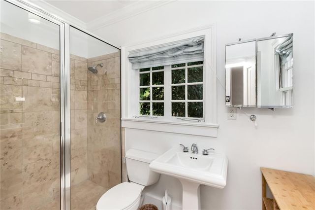 2009 Old Shell Road, Mobile, AL 36607