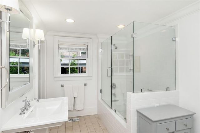 2009 Old Shell Road, Mobile, AL 36607