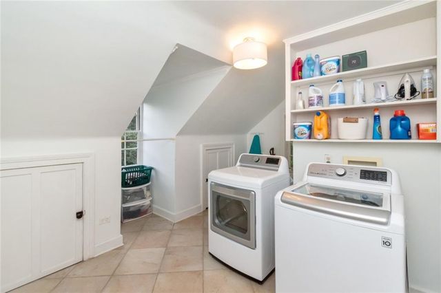 2009 Old Shell Road, Mobile, AL 36607