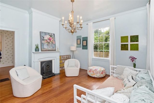 2009 Old Shell Road, Mobile, AL 36607