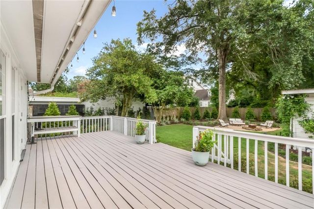 2009 Old Shell Road, Mobile, AL 36607