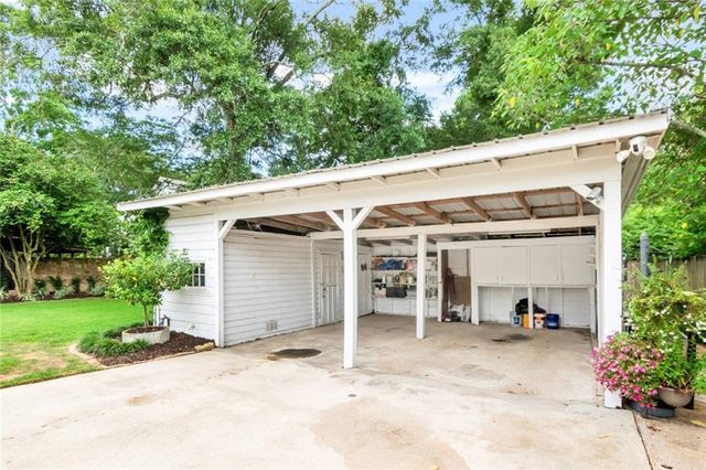 2009 Old Shell Road, Mobile, AL 36607