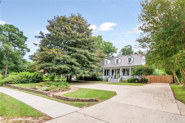 2009 Old Shell Road, Mobile, AL 36607