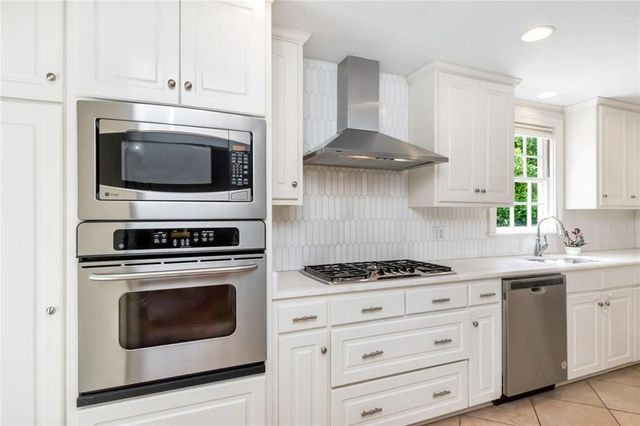 2009 Old Shell Road, Mobile, AL 36607