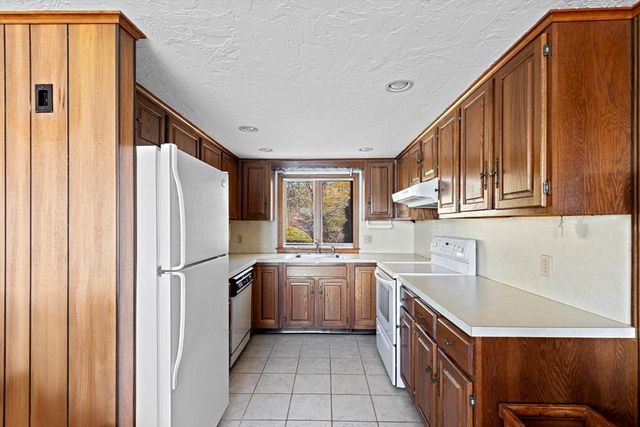 125 Herring Pond Rd, Plymouth, MA 02360