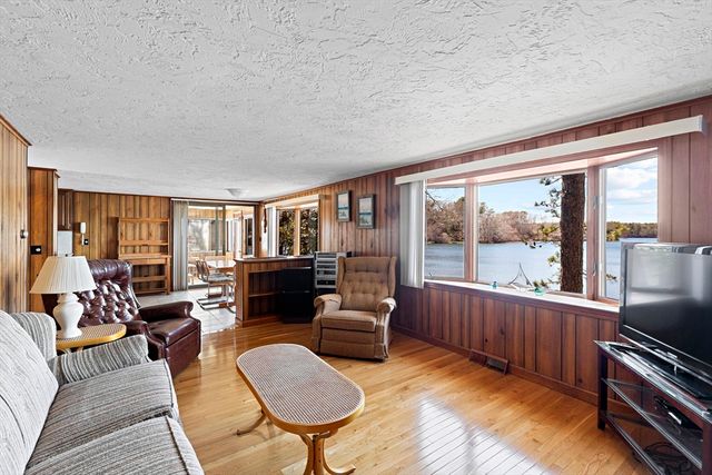 125 Herring Pond Rd, Plymouth, MA 02360