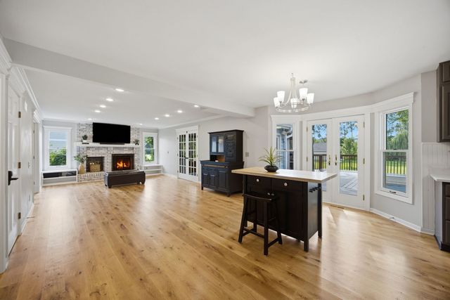 7N660 Cloverfield Circle, St. Charles, IL 60175