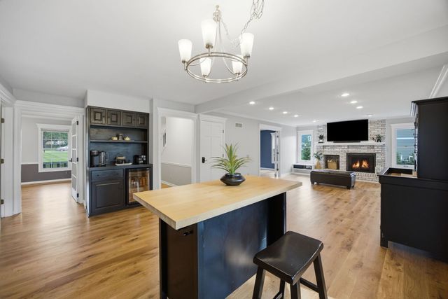 7N660 Cloverfield Circle, St. Charles, IL 60175