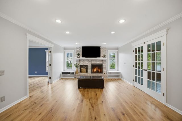 7N660 Cloverfield Circle, St. Charles, IL 60175