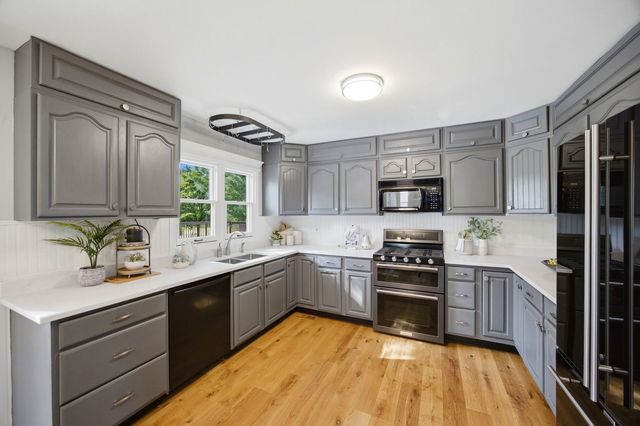 7N660 Cloverfield Circle, St. Charles, IL 60175