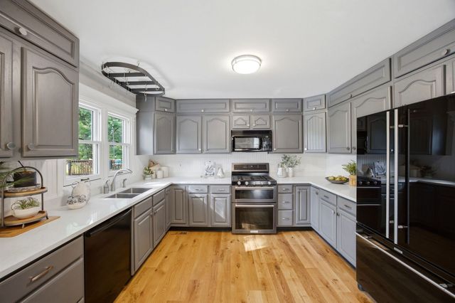 7N660 Cloverfield Circle, St. Charles, IL 60175