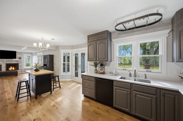 7N660 Cloverfield Circle, St. Charles, IL 60175