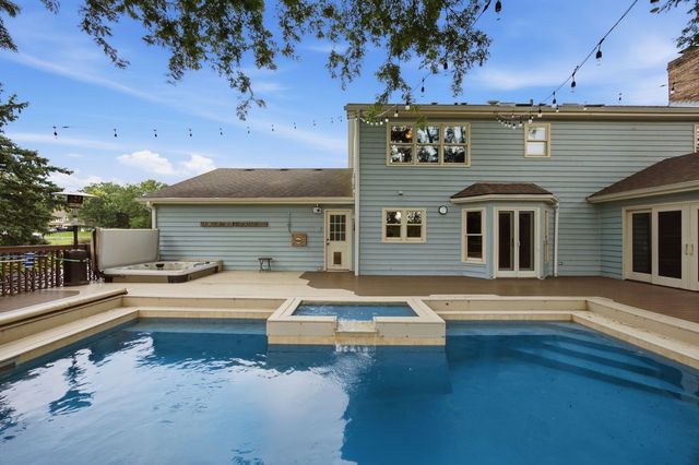 7N660 Cloverfield Circle, St. Charles, IL 60175