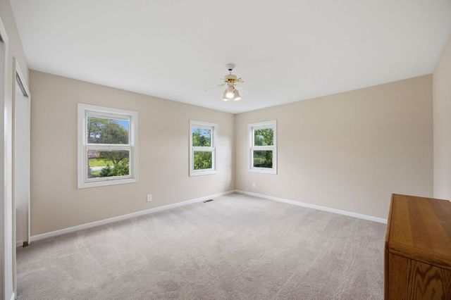 7N660 Cloverfield Circle, St. Charles, IL 60175