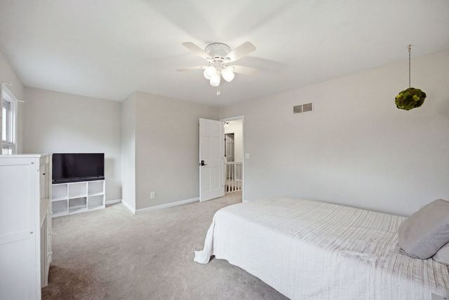 7N660 Cloverfield Circle, St. Charles, IL 60175
