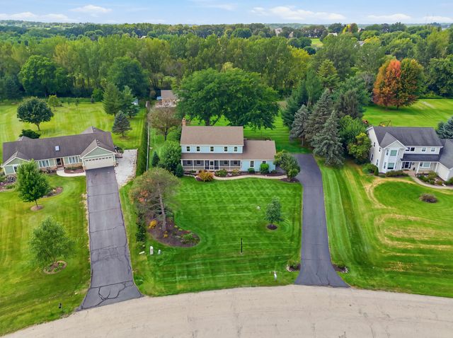 7N660 Cloverfield Circle, St. Charles, IL 60175