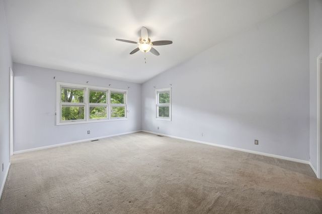 7N660 Cloverfield Circle, St. Charles, IL 60175