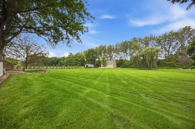 7N660 Cloverfield Circle, St. Charles, IL 60175