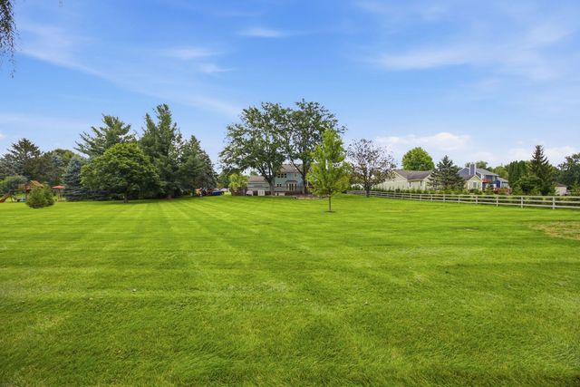 7N660 Cloverfield Circle, St. Charles, IL 60175