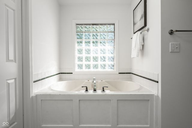 1498 Pondview, Carmel, IN 46032