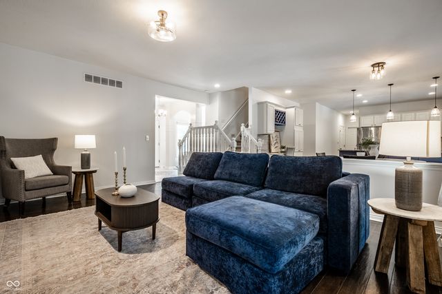 1498 Pondview, Carmel, IN 46032