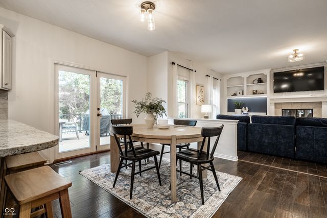1498 Pondview, Carmel, IN 46032