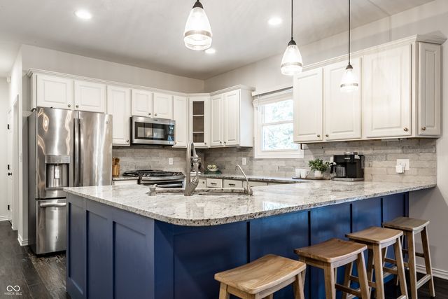 1498 Pondview, Carmel, IN 46032