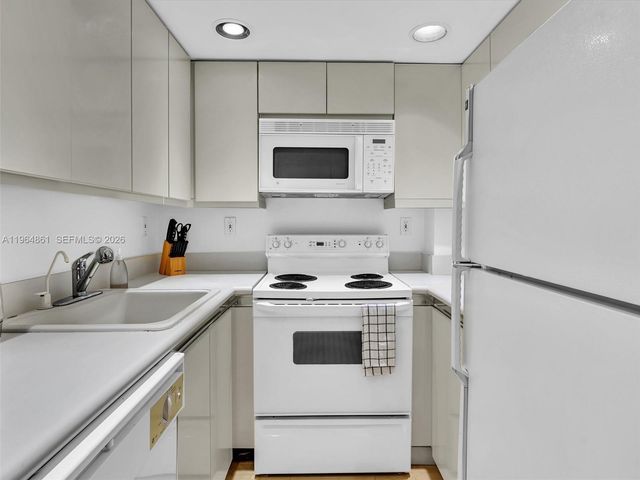 21150 Point Place 305, Aventura, FL 33180