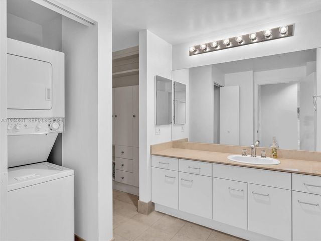 21150 Point Place 305, Aventura, FL 33180