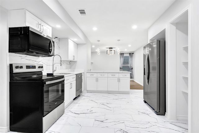 7 Briar Dale Court A, Houston, TX 77027