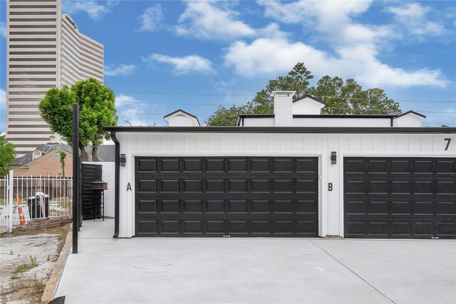 7 Briar Dale Court A, Houston, TX 77027